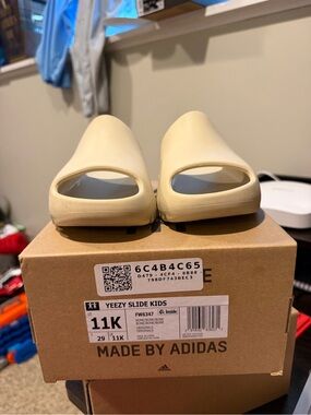 Yeezy Toddler Slides